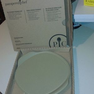 NIB Pampered Chef Pizza Stone